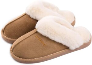 Misolin CloudSoft Women’s Memory Foam Slippers in soft synthetic suede with plush faux fur lining, ideal for cosy comfort in the UK.
