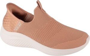 Front view of Skechers Ultra Flex 3.0 Cozy Streak women’s trainers with engineered knit upper, memory foam insole, and flexible EVA sole | Lightweight comfort UK